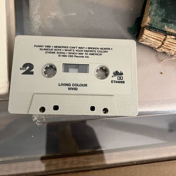 LIVING COLOUR VIVID CULT OF PERSONALITY VINTAGE CASSETTE TAPE CBS RARE (1988) - Picture 5 of 6